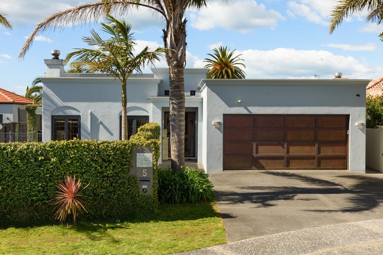 Tuscan Retreat Bed & Breakfast - Adults Only Bed & Breakfast Papamoa Exterior photo